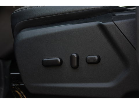 Ford Transit Custom 300 2.0 TDCI L2H1 DC Black Edition Camera, Adaptieve Cruise, 170Pk, Carplay, Xenon, Automaat, Leder, Multimedia, Sensoren, 2 x Schuifdeur, UNIEK!