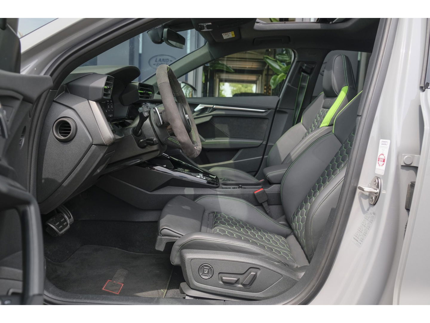Audi RS3 Sportback 2.5 TFSI 400pk Quattro Hulk Panoramadak *BTW* Keramisch VOL! Massage B&O audio RS Dynamic
