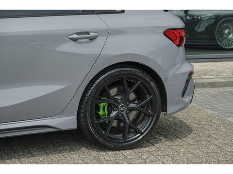 Audi RS3 Sportback 2.5 TFSI 400pk Quattro Hulk Panoramadak *BTW* Keramisch VOL! Massage B&O audio RS Dynamic
