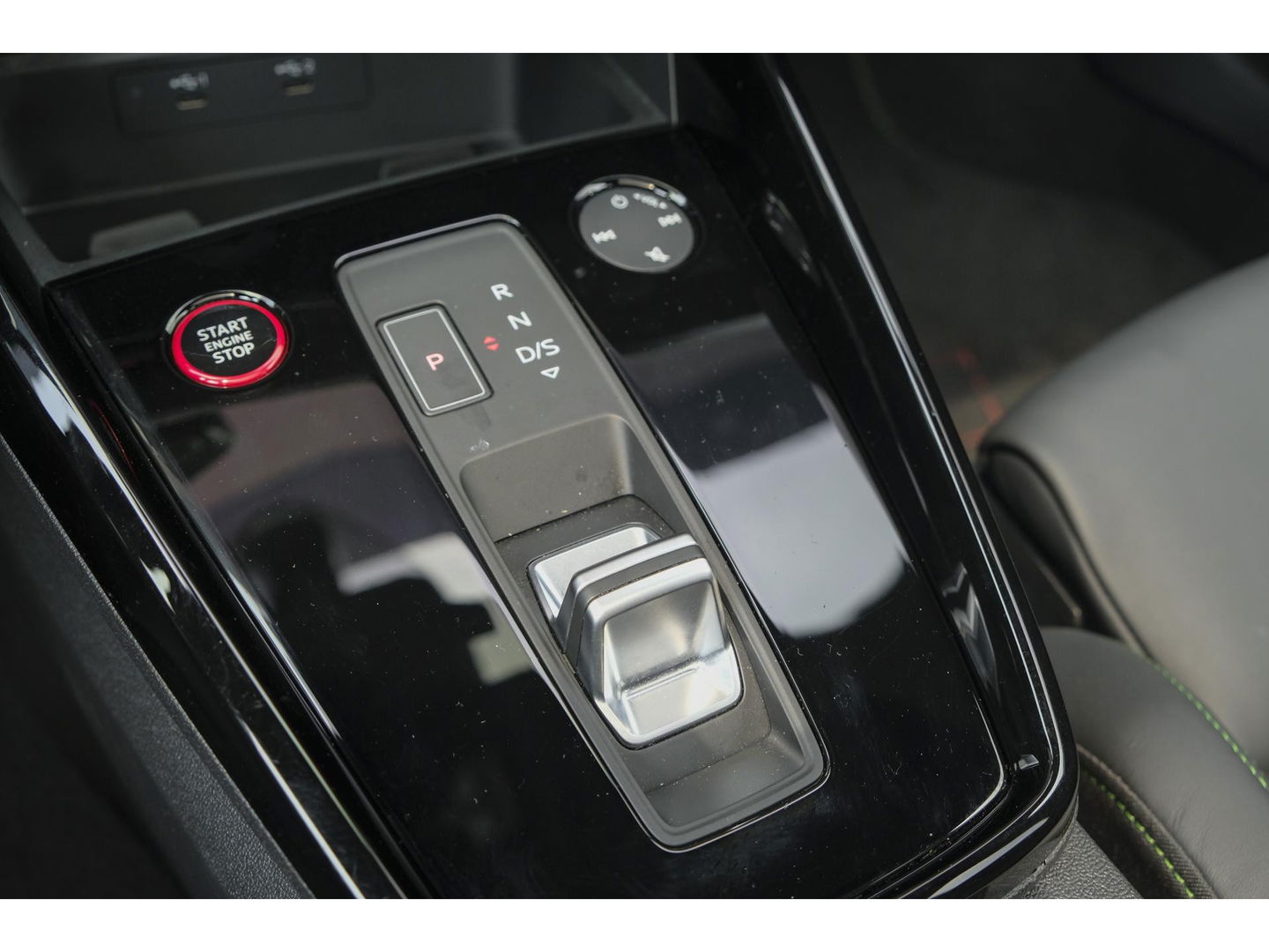 Audi RS3 Sportback 2.5 TFSI 400pk Quattro Hulk Panoramadak *BTW* Keramisch VOL! Massage B&O audio RS Dynamic