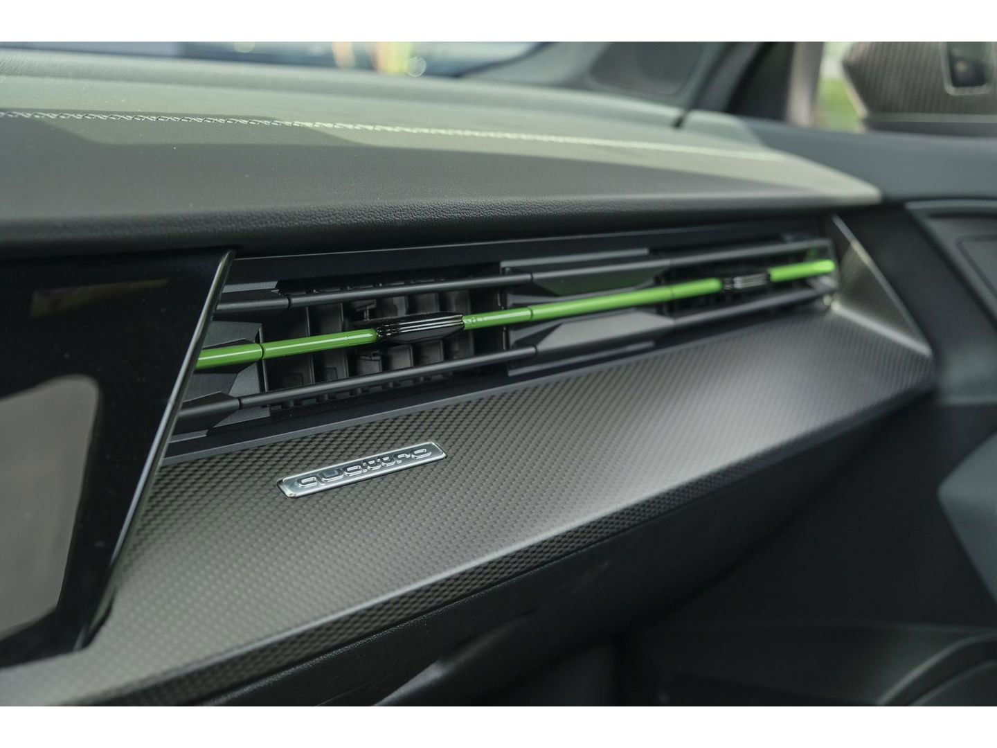 Audi RS3 Sportback 2.5 TFSI 400pk Quattro Hulk Panoramadak *BTW* Keramisch VOL! Massage B&O audio RS Dynamic