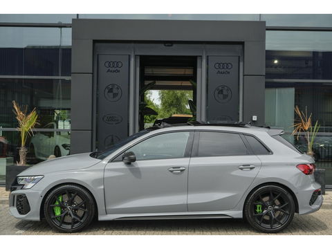 Audi RS3 Sportback 2.5 TFSI 400pk Quattro Hulk Panoramadak *BTW* Keramisch VOL! Massage B&O audio RS Dynamic