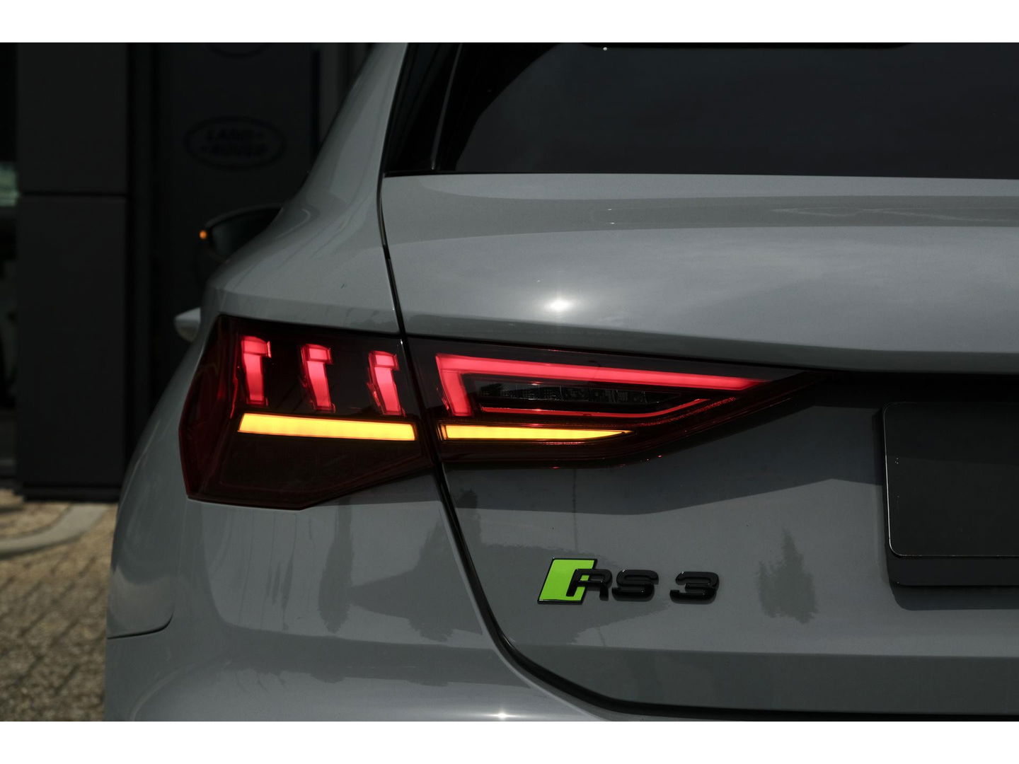Audi RS3 Sportback 2.5 TFSI 400pk Quattro Hulk Panoramadak *BTW* Keramisch VOL! Massage B&O audio RS Dynamic