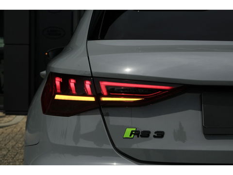 Audi RS3 Sportback 2.5 TFSI 400pk Quattro Hulk Panoramadak *BTW* Keramisch VOL! Massage B&O audio RS Dynamic