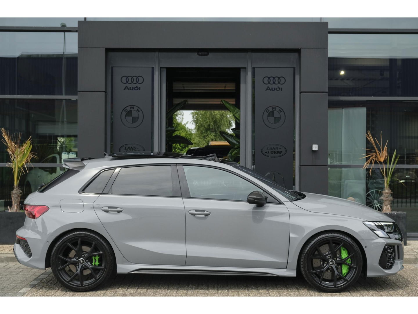 Audi RS3 Sportback 2.5 TFSI 400pk Quattro Hulk Panoramadak *BTW* Keramisch VOL! Massage B&O audio RS Dynamic