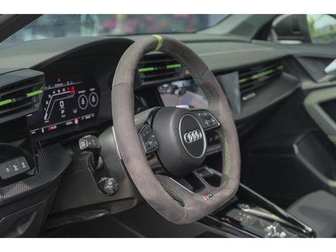 Audi RS3 Sportback 2.5 TFSI 400pk Quattro Hulk Panoramadak *BTW* Keramisch VOL! Massage B&O audio RS Dynamic