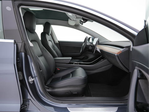 Tesla Model 3 Standard RWD Plus 60 kWh [ 3-Fase ] (INCL-BTW) Aut. *PANO | AUTO-PILOT | FULL-LEATHER | KEYLESS | FULL-LED | MEMORY-PACK | SURROUND-VIEW | DAB | CARPLAY | DIGI-COCKPIT | LANE-ASSIST | COMFORT-SEATS | 18"ALU*