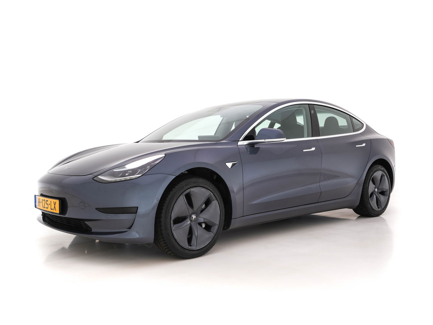 Tesla Model 3 Standard RWD Plus 60 kWh [ 3-Fase ] (INCL-BTW) Aut. *PANO | AUTO-PILOT | FULL-LEATHER | KEYLESS | FULL-LED | MEMORY-PACK | SURROUND-VIEW | DAB | CARPLAY | DIGI-COCKPIT | LANE-ASSIST | COMFORT-SEATS | 18"ALU*