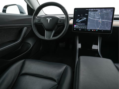 Tesla Model 3 Standard RWD Plus 60 kWh [ 3-Fase ] (INCL-BTW) Aut. *PANO | AUTO-PILOT | FULL-LEATHER | KEYLESS | FULL-LED | MEMORY-PACK | SURROUND-VIEW | DAB | CARPLAY | DIGI-COCKPIT | LANE-ASSIST | COMFORT-SEATS | 18"ALU*