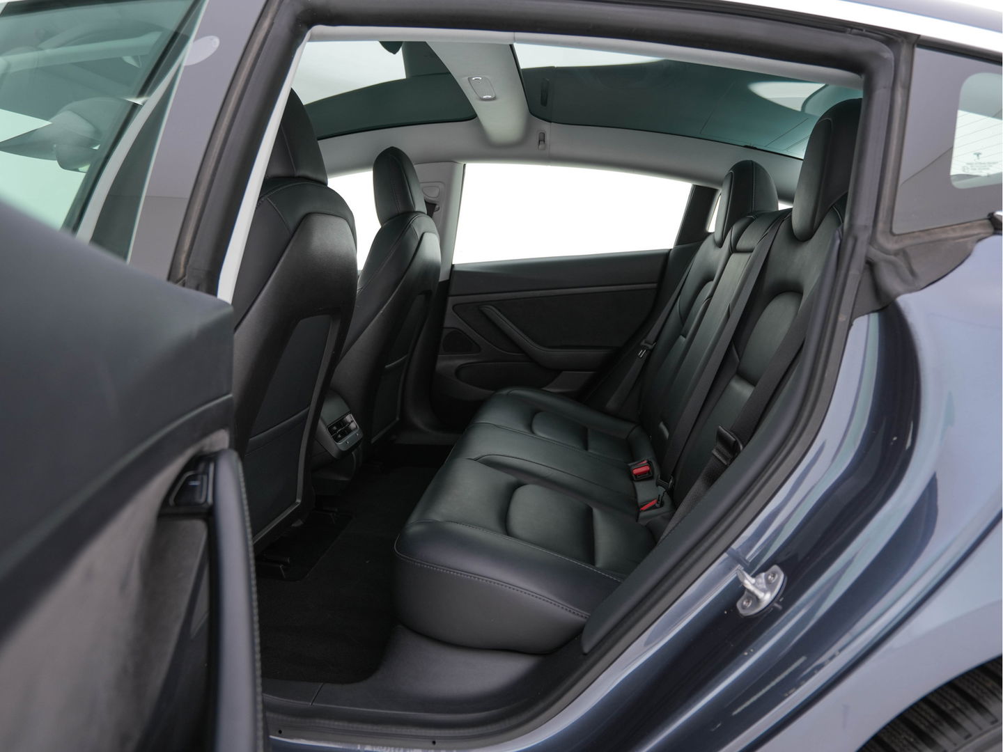 Tesla Model 3 Standard RWD Plus 60 kWh [ 3-Fase ] (INCL-BTW) Aut. *PANO | AUTO-PILOT | FULL-LEATHER | KEYLESS | FULL-LED | MEMORY-PACK | SURROUND-VIEW | DAB | CARPLAY | DIGI-COCKPIT | LANE-ASSIST | COMFORT-SEATS | 18"ALU*