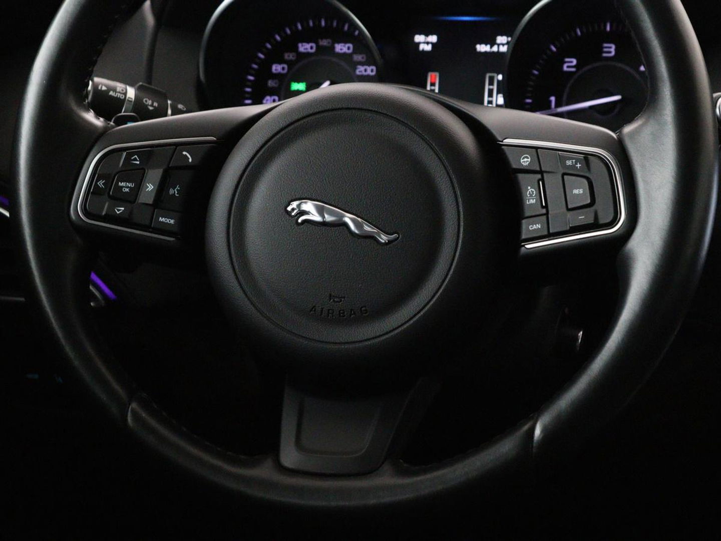 Jaguar XE 2.0 D Portfolio | Panoramadak | Leder | Stoel & Stuurverwarming | Camera | Head-up display | Keyless | Cruise control | Carplay