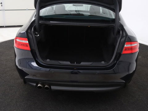 Jaguar XE 2.0 D Portfolio | Panoramadak | Leder | Stoel & Stuurverwarming | Camera | Head-up display | Keyless | Cruise control | Carplay