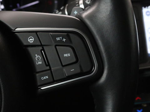 Jaguar XE 2.0 D Portfolio | Panoramadak | Leder | Stoel & Stuurverwarming | Camera | Head-up display | Keyless | Cruise control | Carplay