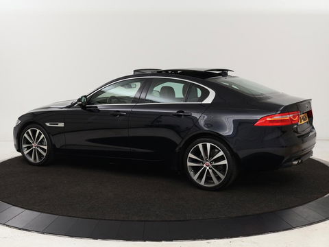 Jaguar XE 2.0 D Portfolio | Panoramadak | Leder | Stoel & Stuurverwarming | Camera | Head-up display | Keyless | Cruise control | Carplay