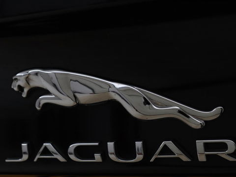 Jaguar XE 2.0 D Portfolio | Panoramadak | Leder | Stoel & Stuurverwarming | Camera | Head-up display | Keyless | Cruise control | Carplay