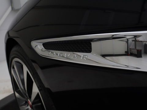 Jaguar XE 2.0 D Portfolio | Panoramadak | Leder | Stoel & Stuurverwarming | Camera | Head-up display | Keyless | Cruise control | Carplay