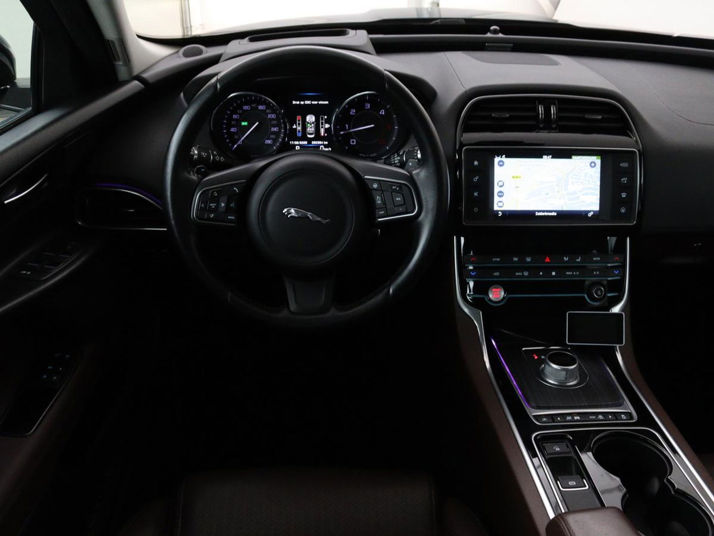 Jaguar XE 2.0 D Portfolio | Panoramadak | Leder | Stoel & Stuurverwarming | Camera | Head-up display | Keyless | Cruise control | Carplay