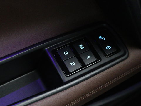 Jaguar XE 2.0 D Portfolio | Panoramadak | Leder | Stoel & Stuurverwarming | Camera | Head-up display | Keyless | Cruise control | Carplay