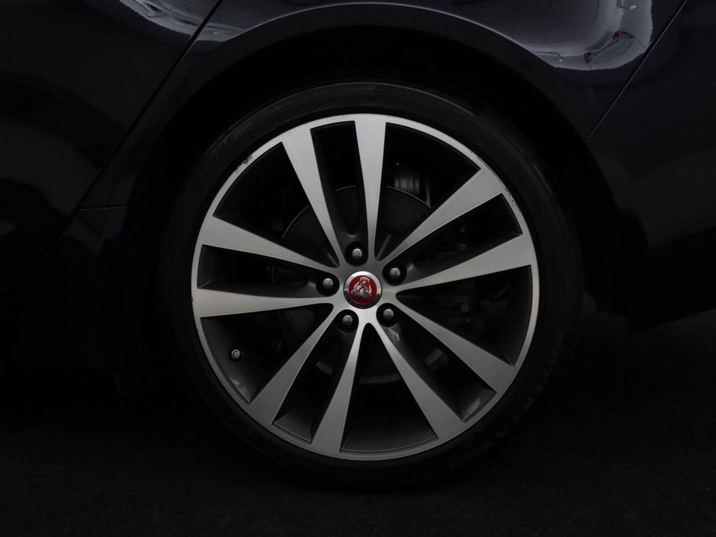 Jaguar XE 2.0 D Portfolio | Panoramadak | Leder | Stoel & Stuurverwarming | Camera | Head-up display | Keyless | Cruise control | Carplay