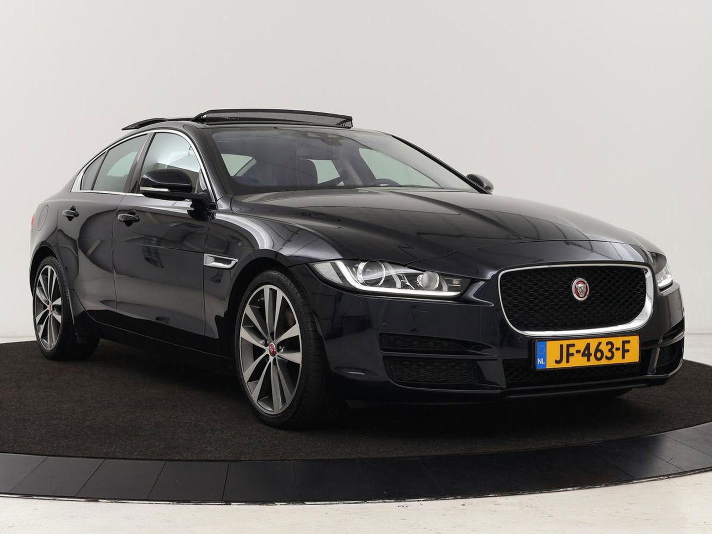 Jaguar XE 2.0 D Portfolio | Panoramadak | Leder | Stoel & Stuurverwarming | Camera | Head-up display | Keyless | Cruise control | Carplay