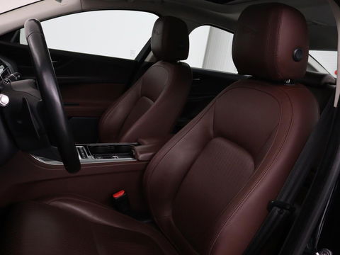 Jaguar XE 2.0 D Portfolio | Panoramadak | Leder | Stoel & Stuurverwarming | Camera | Head-up display | Keyless | Cruise control | Carplay