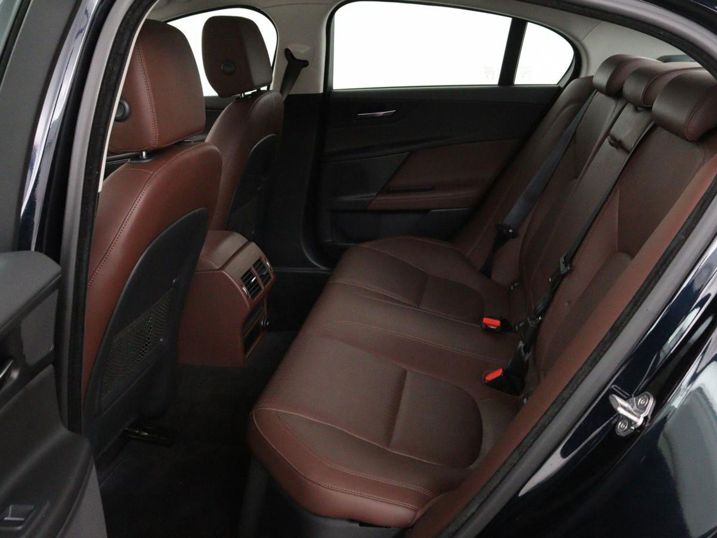 Jaguar XE 2.0 D Portfolio | Panoramadak | Leder | Stoel & Stuurverwarming | Camera | Head-up display | Keyless | Cruise control | Carplay
