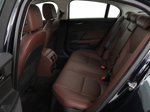 Jaguar XE 2.0 D Portfolio | Panoramadak | Leder | Stoel & Stuurverwarming | Camera | Head-up display | Keyless | Cruise control | Carplay