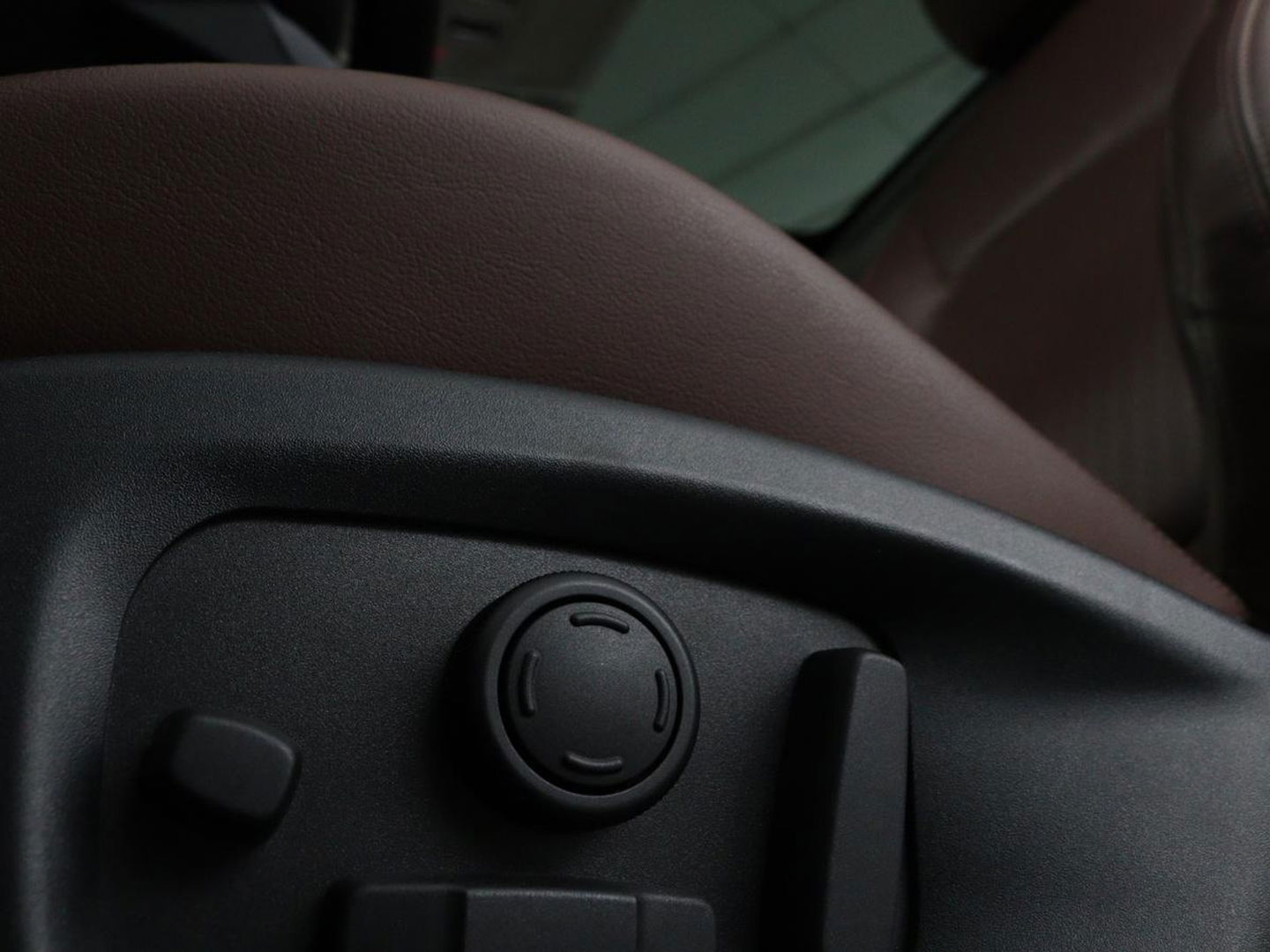 Jaguar XE 2.0 D Portfolio | Panoramadak | Leder | Stoel & Stuurverwarming | Camera | Head-up display | Keyless | Cruise control | Carplay