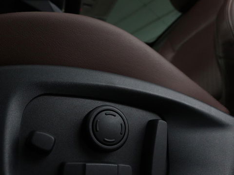 Jaguar XE 2.0 D Portfolio | Panoramadak | Leder | Stoel & Stuurverwarming | Camera | Head-up display | Keyless | Cruise control | Carplay
