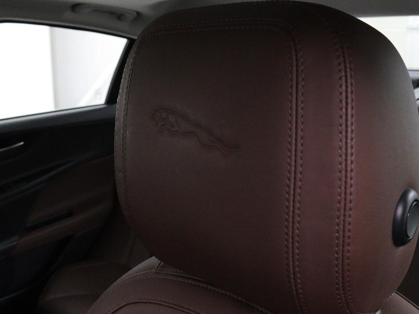 Jaguar XE 2.0 D Portfolio | Panoramadak | Leder | Stoel & Stuurverwarming | Camera | Head-up display | Keyless | Cruise control | Carplay