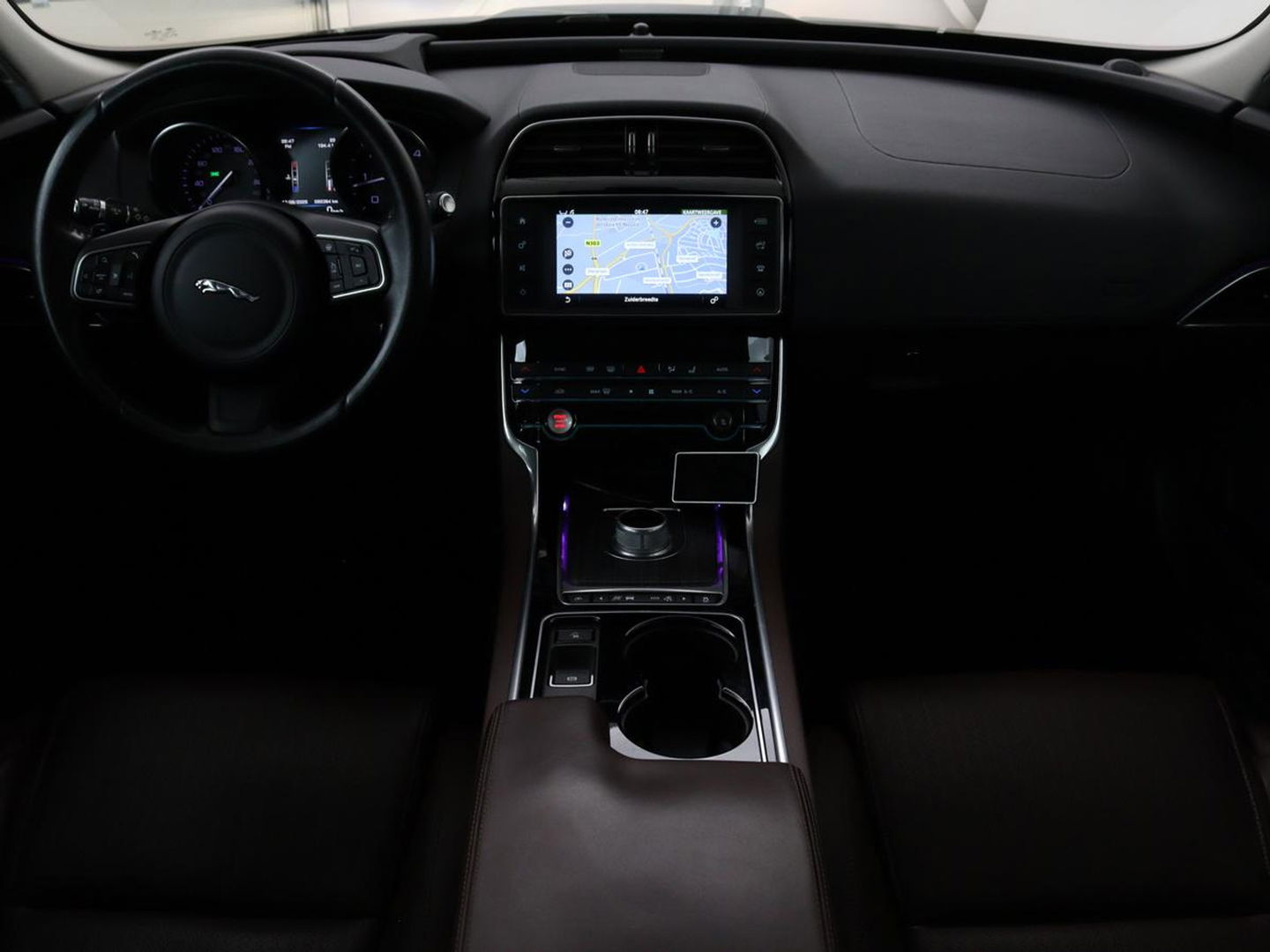 Jaguar XE 2.0 D Portfolio | Panoramadak | Leder | Stoel & Stuurverwarming | Camera | Head-up display | Keyless | Cruise control | Carplay