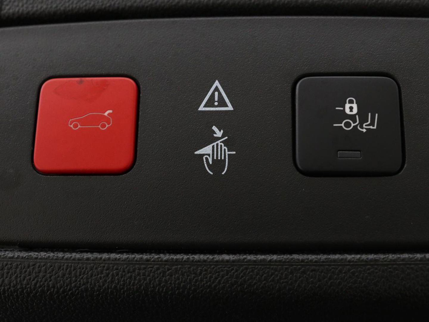 Opel Grandland X 1.2 Turbo Business Executive | Cruise control | Afneembare trekhaak | DAB | Elektrische achterklep | Carplay | Keyless