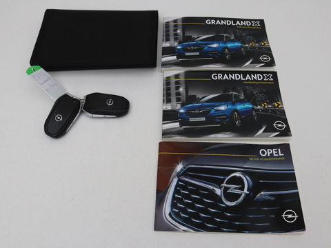 Opel Grandland X 1.2 Turbo Business Executive | Cruise control | Afneembare trekhaak | DAB | Elektrische achterklep | Carplay | Keyless