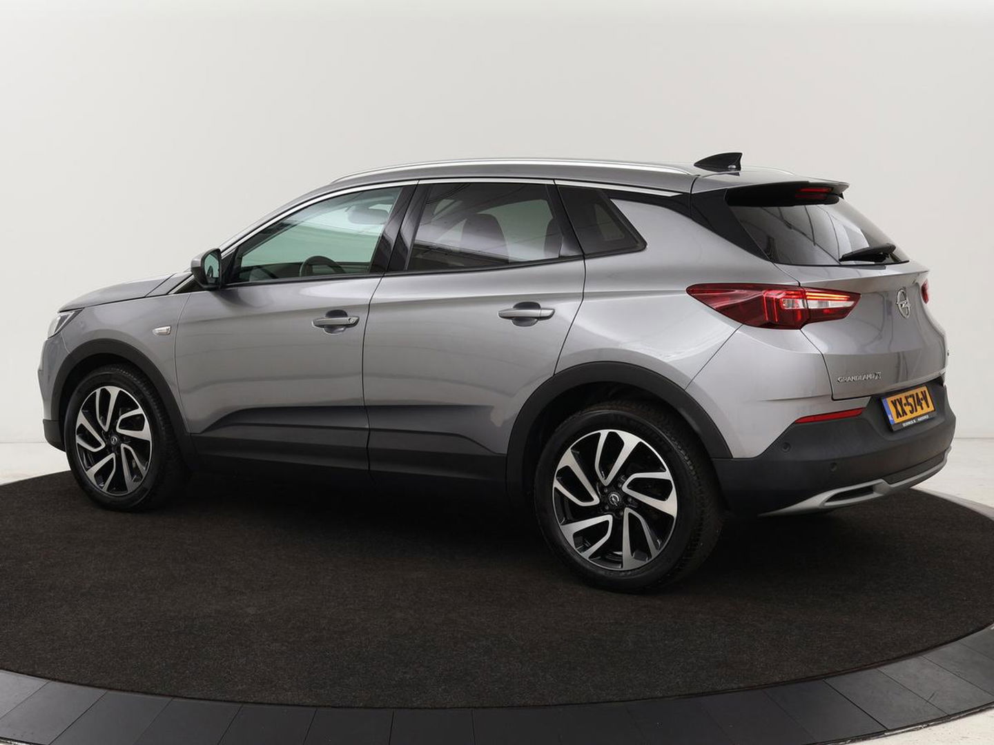 Opel Grandland X 1.2 Turbo Business Executive | Cruise control | Afneembare trekhaak | DAB | Elektrische achterklep | Carplay | Keyless