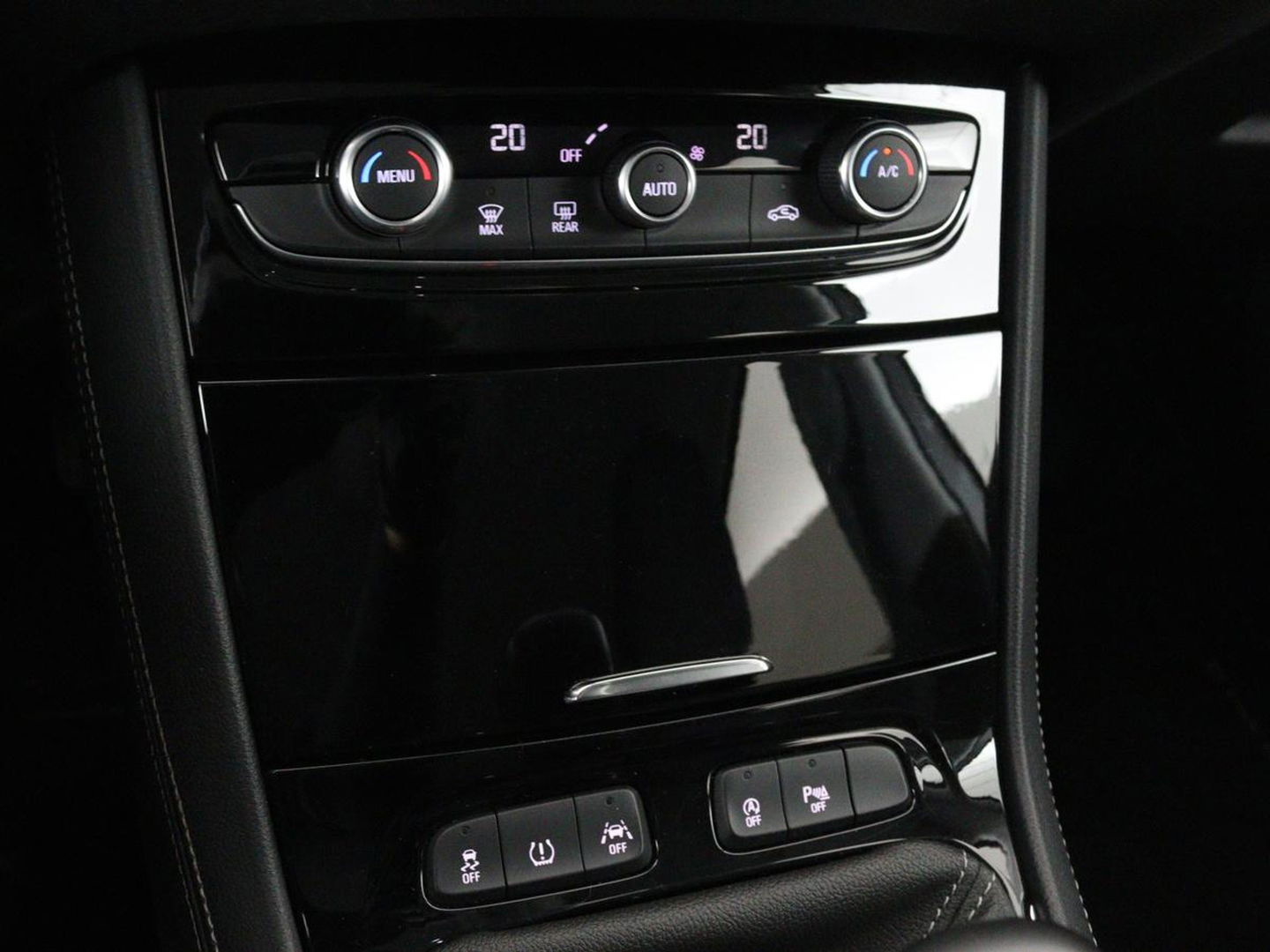 Opel Grandland X 1.2 Turbo Business Executive | Cruise control | Afneembare trekhaak | DAB | Elektrische achterklep | Carplay | Keyless
