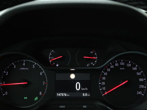Opel Grandland X 1.2 Turbo Business Executive | Cruise control | Afneembare trekhaak | DAB | Elektrische achterklep | Carplay | Keyless