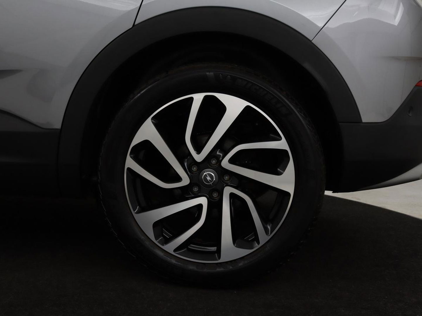 Opel Grandland X 1.2 Turbo Business Executive | Cruise control | Afneembare trekhaak | DAB | Elektrische achterklep | Carplay | Keyless