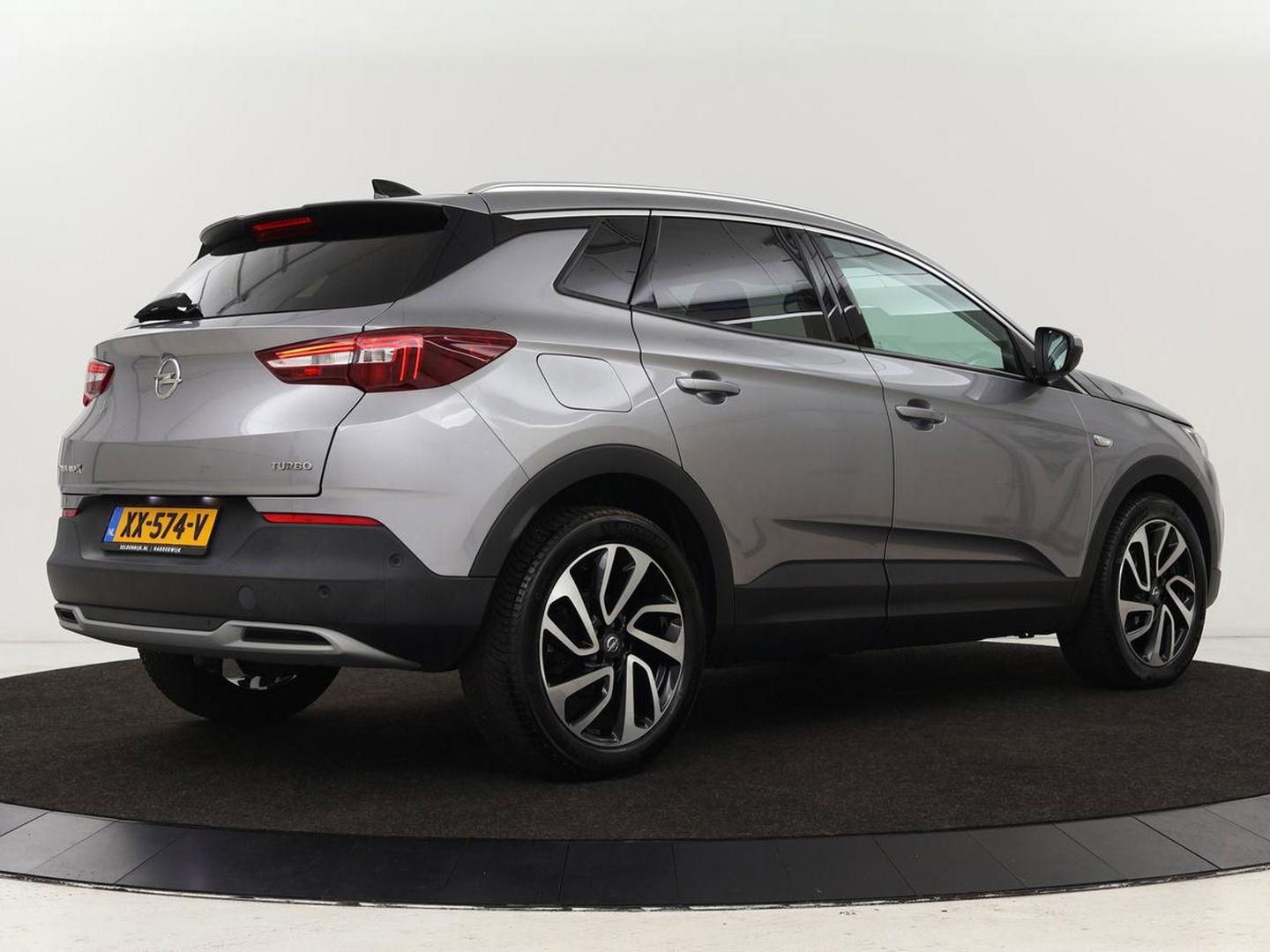 Opel Grandland X 1.2 Turbo Business Executive | Cruise control | Afneembare trekhaak | DAB | Elektrische achterklep | Carplay | Keyless