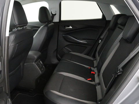 Opel Grandland X 1.2 Turbo Business Executive | Cruise control | Afneembare trekhaak | DAB | Elektrische achterklep | Carplay | Keyless