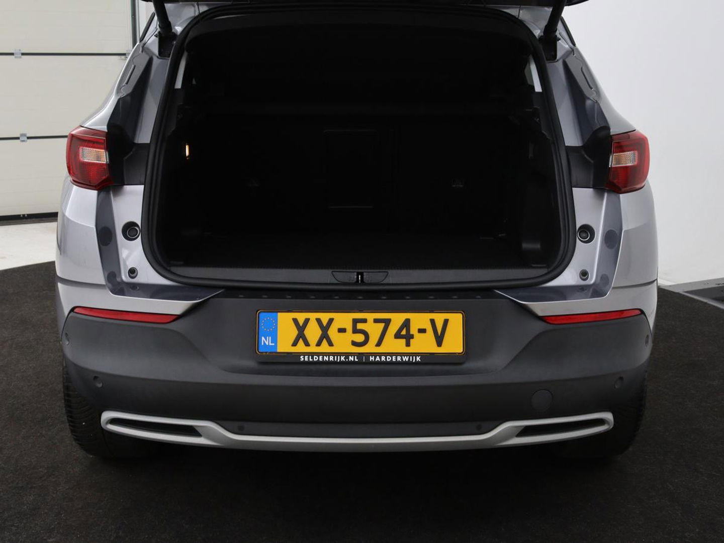 Opel Grandland X 1.2 Turbo Business Executive | Cruise control | Afneembare trekhaak | DAB | Elektrische achterklep | Carplay | Keyless