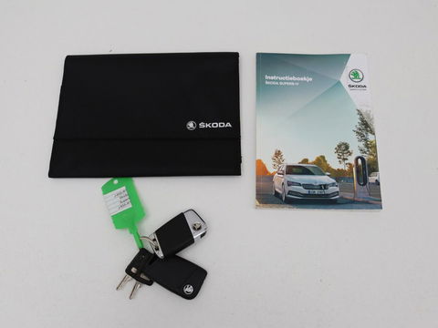 Škoda Superb 1.4 TSI iV BnsEdPlus | Camera | Adaptive cruise | Memory seats | Carplay | Stoelverwarming| Navigatie | Alcantara | Keyless