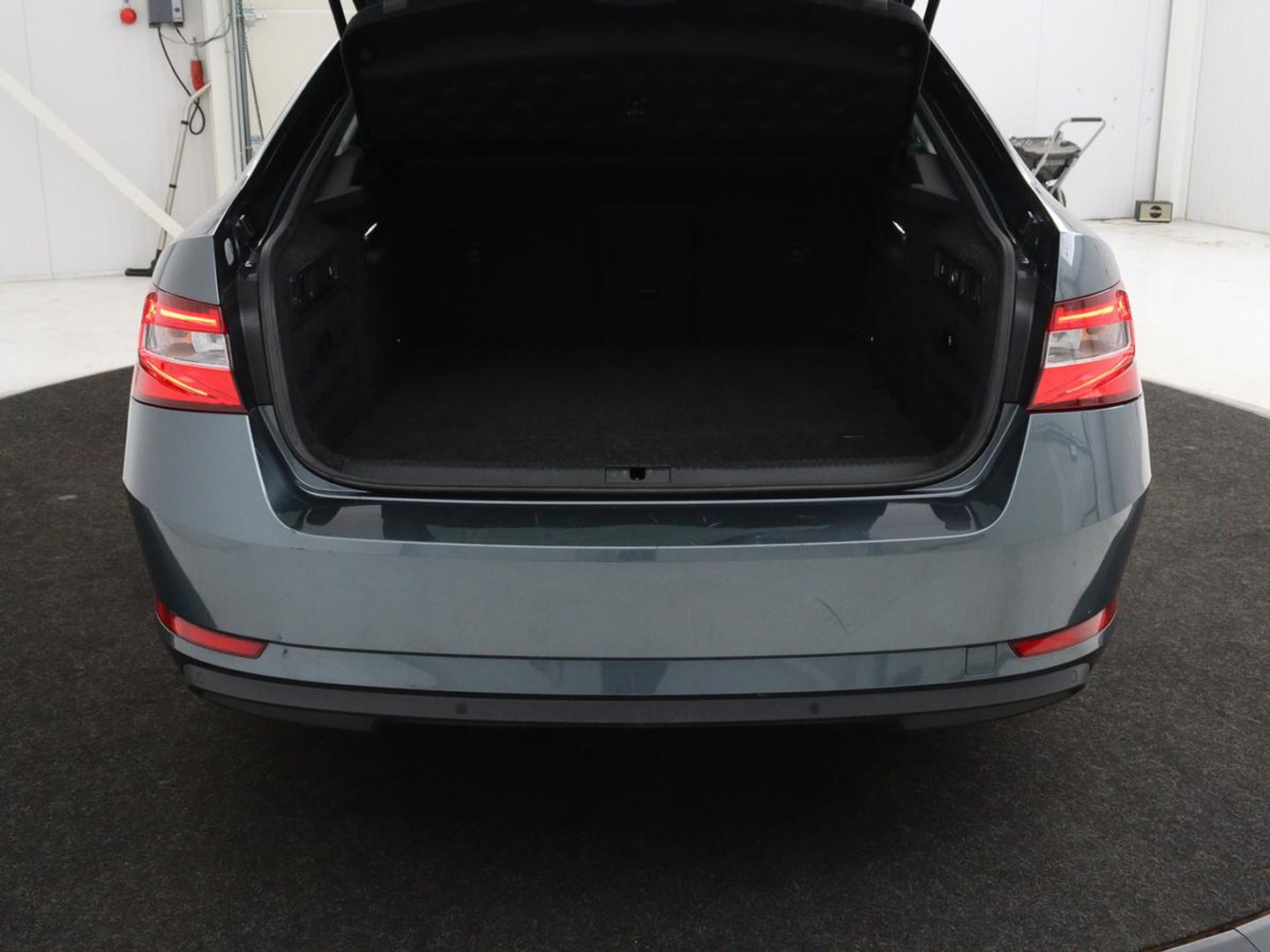 Škoda Superb 1.4 TSI iV BnsEdPlus | Camera | Adaptive cruise | Memory seats | Carplay | Stoelverwarming| Navigatie | Alcantara | Keyless