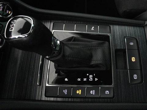 Škoda Superb 1.4 TSI iV BnsEdPlus | Camera | Adaptive cruise | Memory seats | Carplay | Stoelverwarming| Navigatie | Alcantara | Keyless