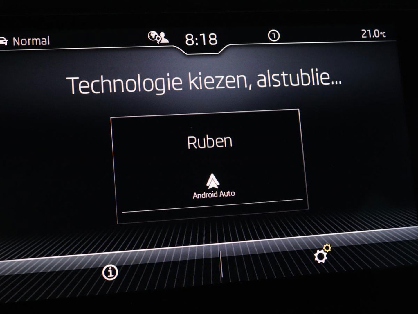 Škoda Superb 1.4 TSI iV BnsEdPlus | Camera | Adaptive cruise | Memory seats | Carplay | Stoelverwarming| Navigatie | Alcantara | Keyless