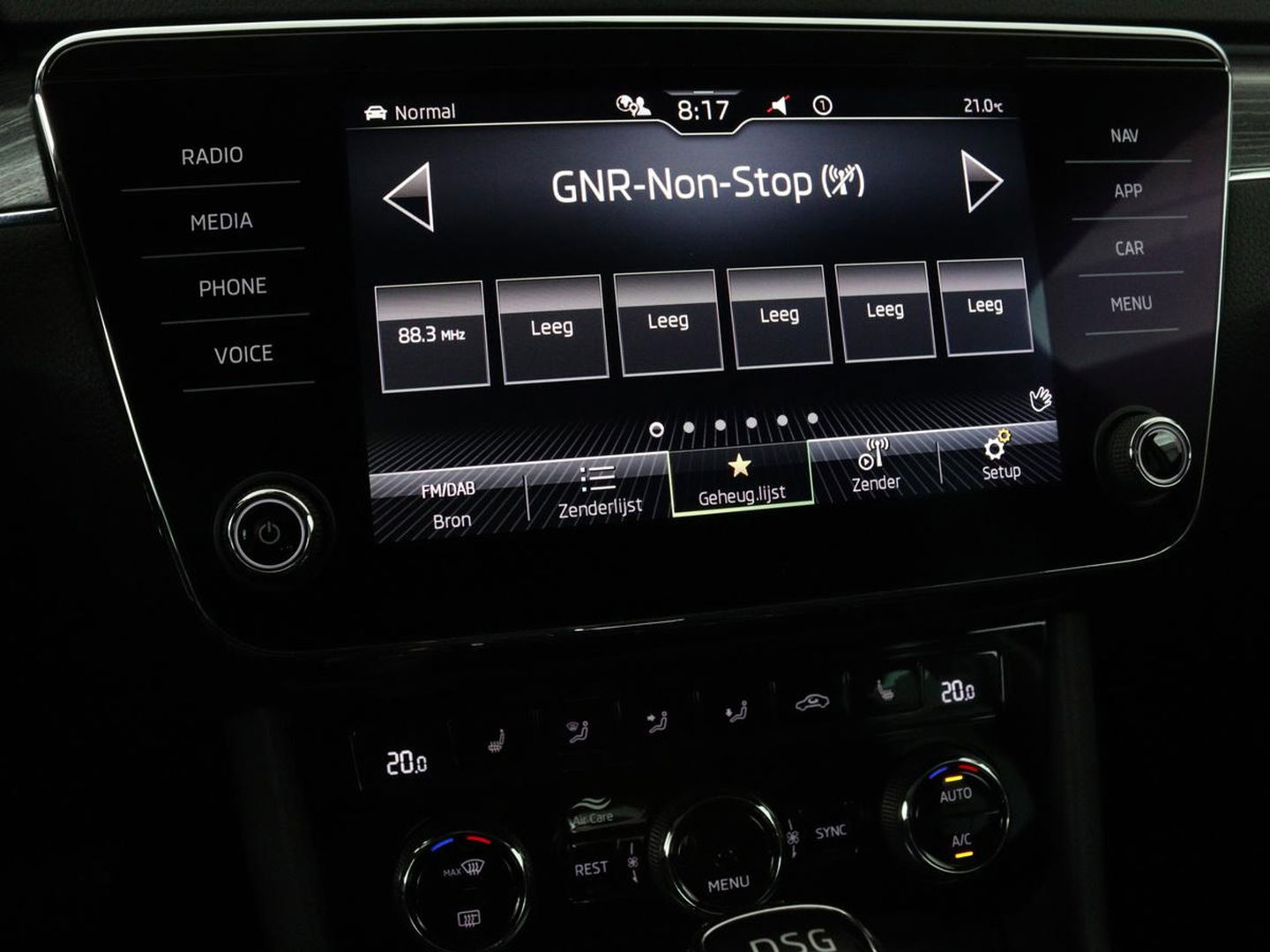 Škoda Superb 1.4 TSI iV BnsEdPlus | Camera | Adaptive cruise | Memory seats | Carplay | Stoelverwarming| Navigatie | Alcantara | Keyless