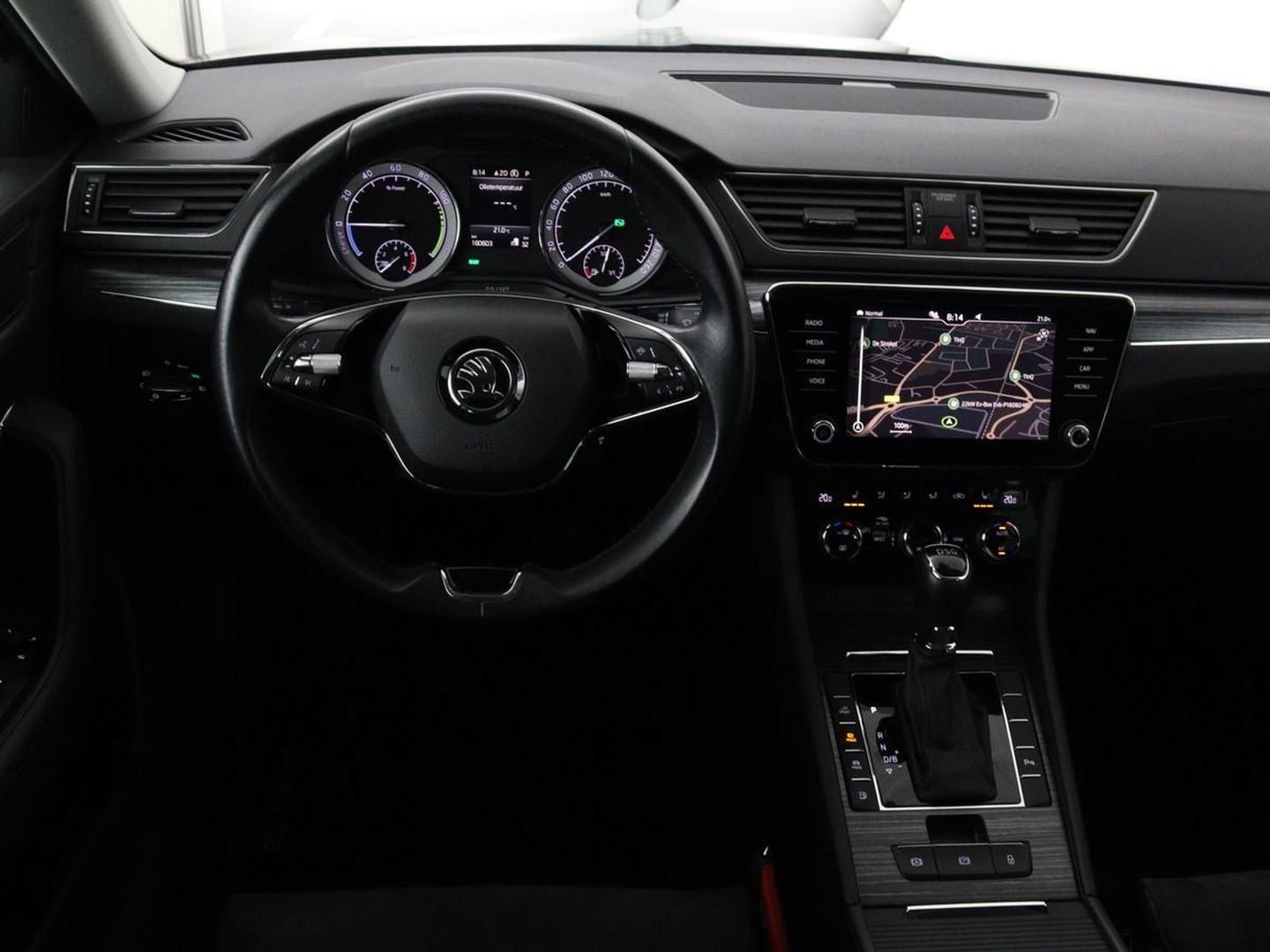 Škoda Superb 1.4 TSI iV BnsEdPlus | Camera | Adaptive cruise | Memory seats | Carplay | Stoelverwarming| Navigatie | Alcantara | Keyless