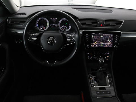 Škoda Superb 1.4 TSI iV BnsEdPlus | Camera | Adaptive cruise | Memory seats | Carplay | Stoelverwarming| Navigatie | Alcantara | Keyless
