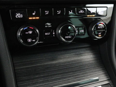 Škoda Superb 1.4 TSI iV BnsEdPlus | Camera | Adaptive cruise | Memory seats | Carplay | Stoelverwarming| Navigatie | Alcantara | Keyless