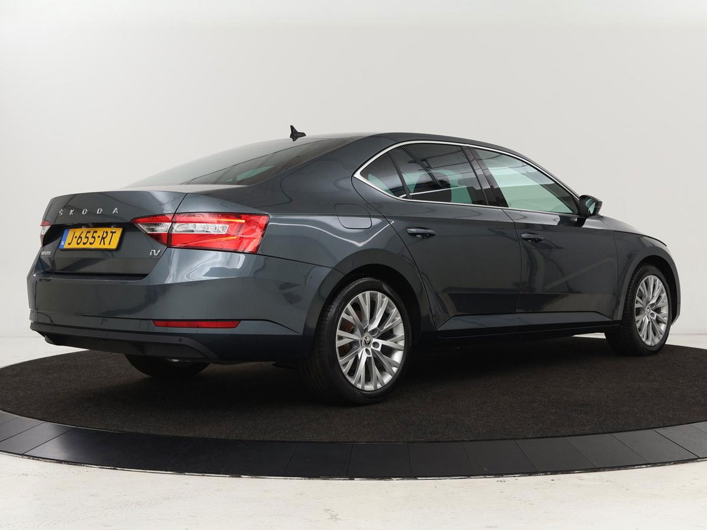 Škoda Superb 1.4 TSI iV BnsEdPlus | Camera | Adaptive cruise | Memory seats | Carplay | Stoelverwarming| Navigatie | Alcantara | Keyless