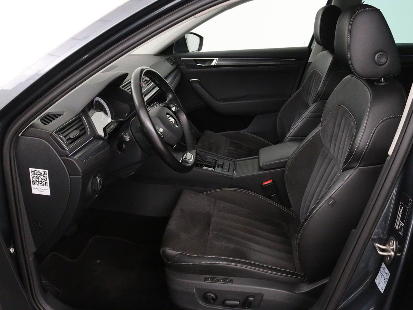 Škoda Superb 1.4 TSI iV BnsEdPlus | Camera | Adaptive cruise | Memory seats | Carplay | Stoelverwarming| Navigatie | Alcantara | Keyless